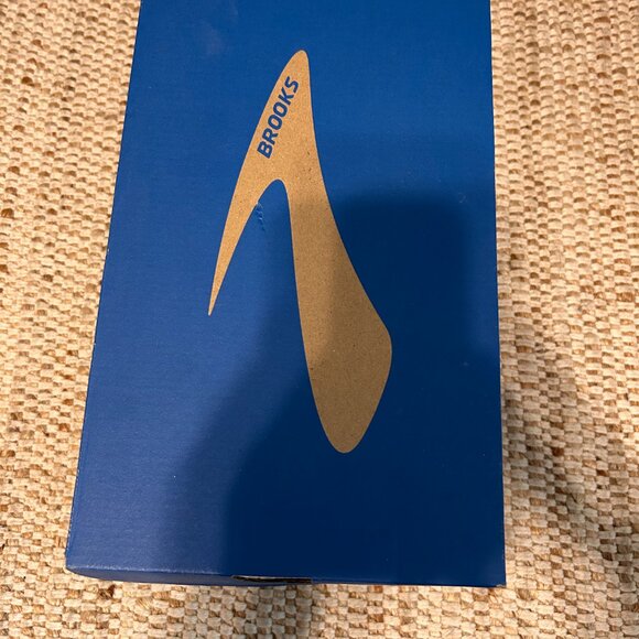 BROOKS LEVITATE RUNNING SHOES, SIZE 7 WOMENS, LIGHTLY USED - Picture 5 of 9